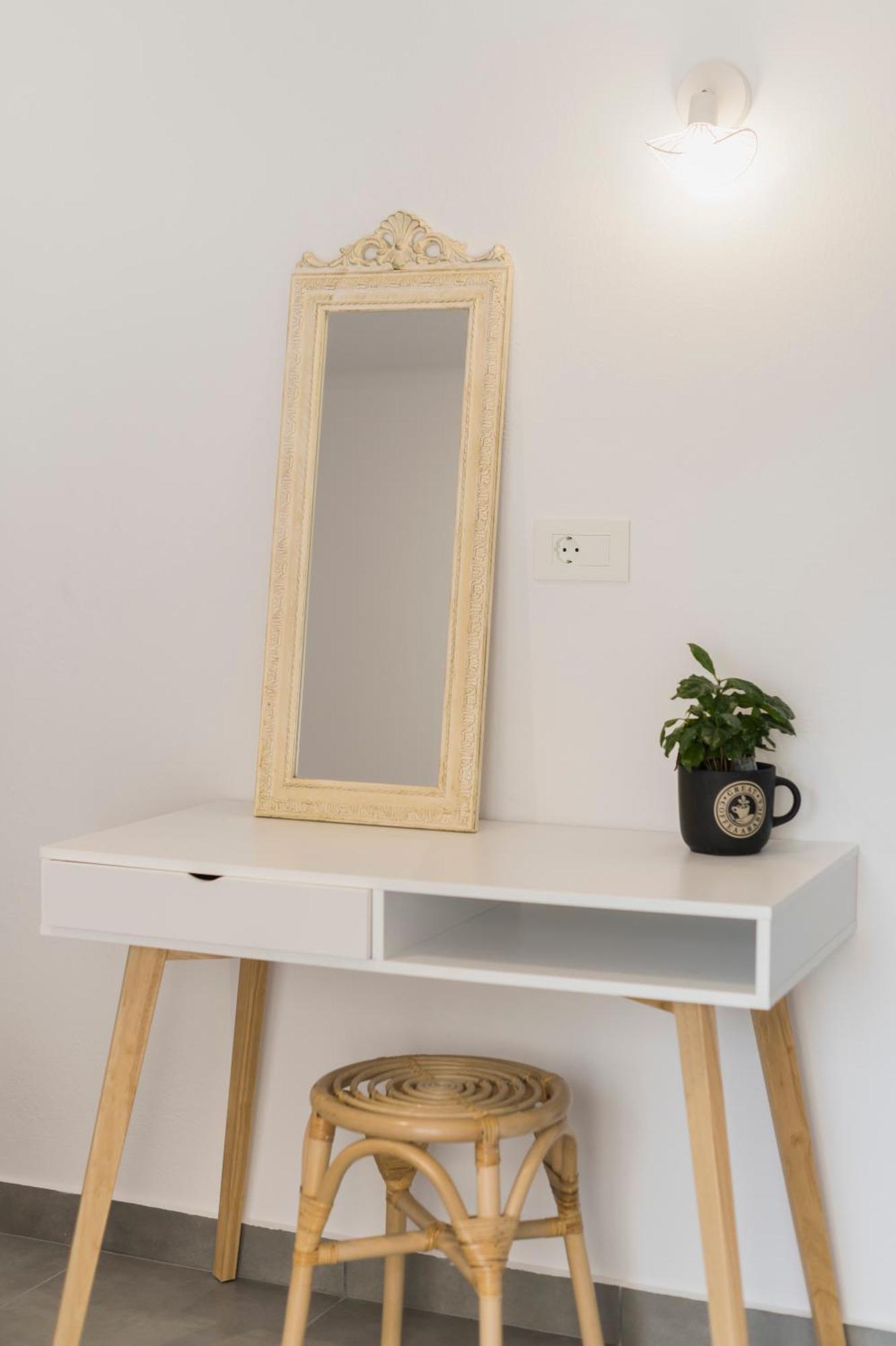 Mailo&Luke Apartments Rhodes City Екстер'єр фото